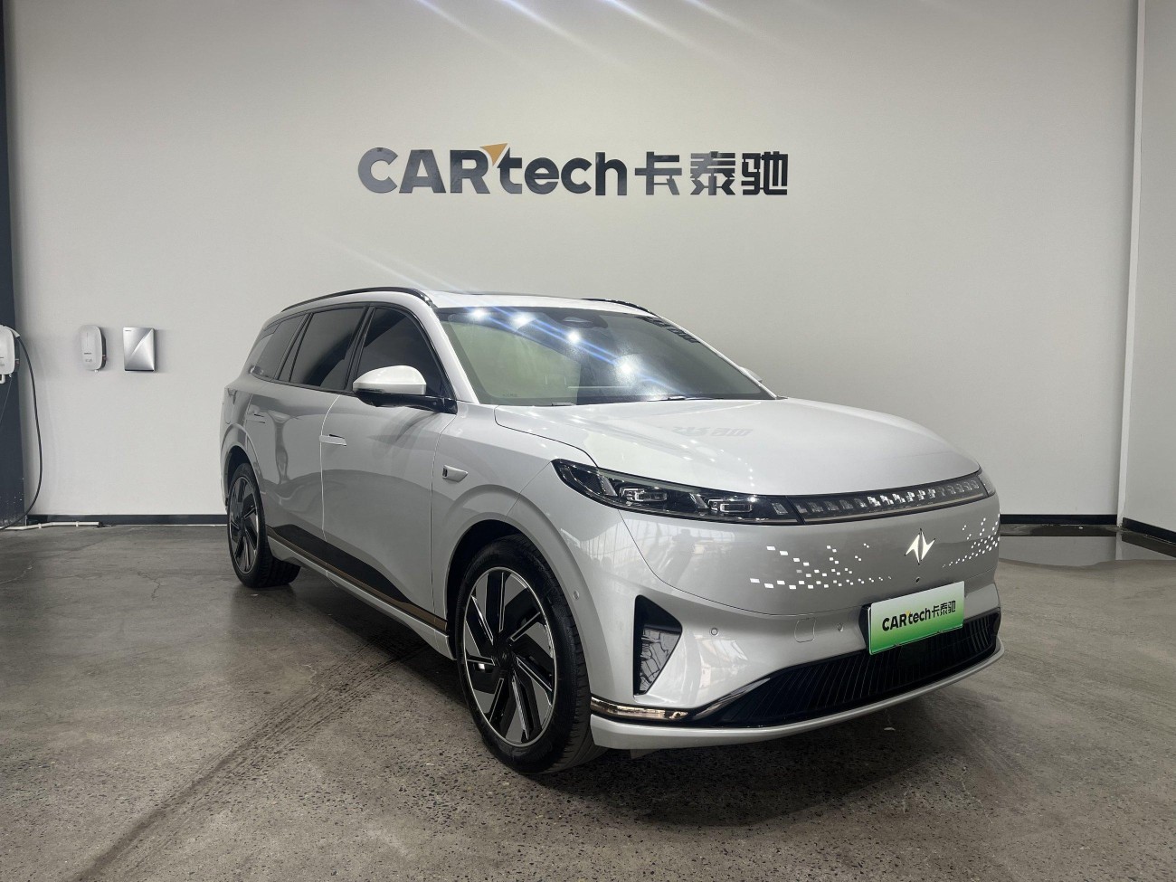 Dongfeng eπ008 2024