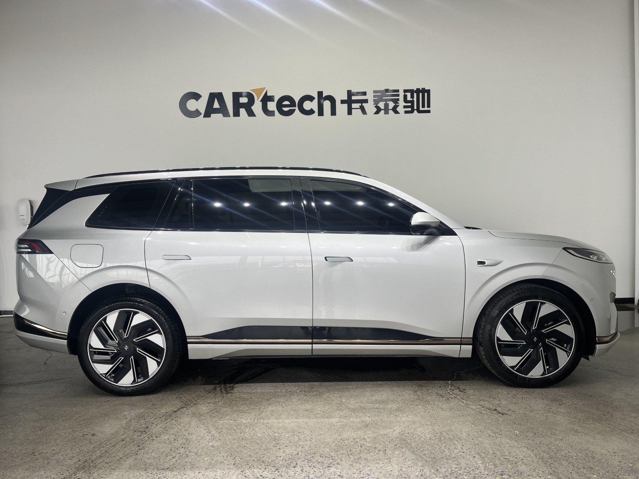 Dongfeng eπ008 2024