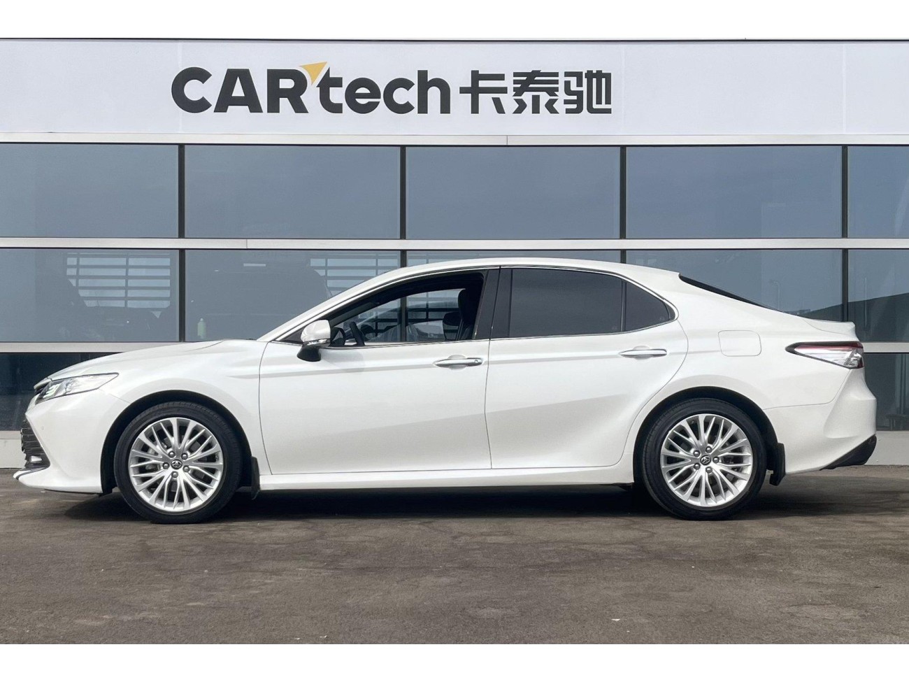 Toyota Camry 2019