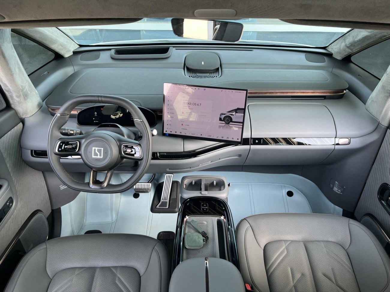 Zeekr MIX 2025