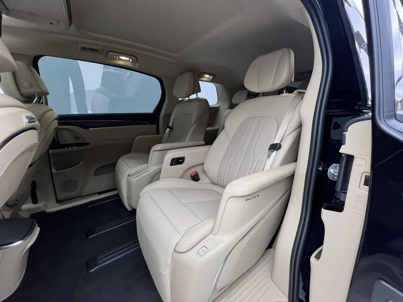 Buick GL8 2025