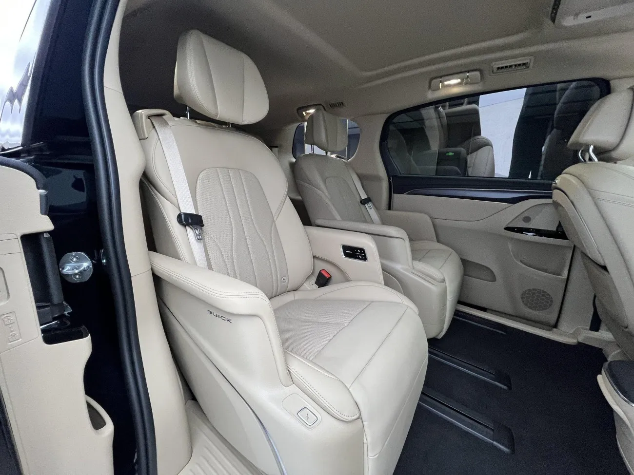 Buick GL8 2025
