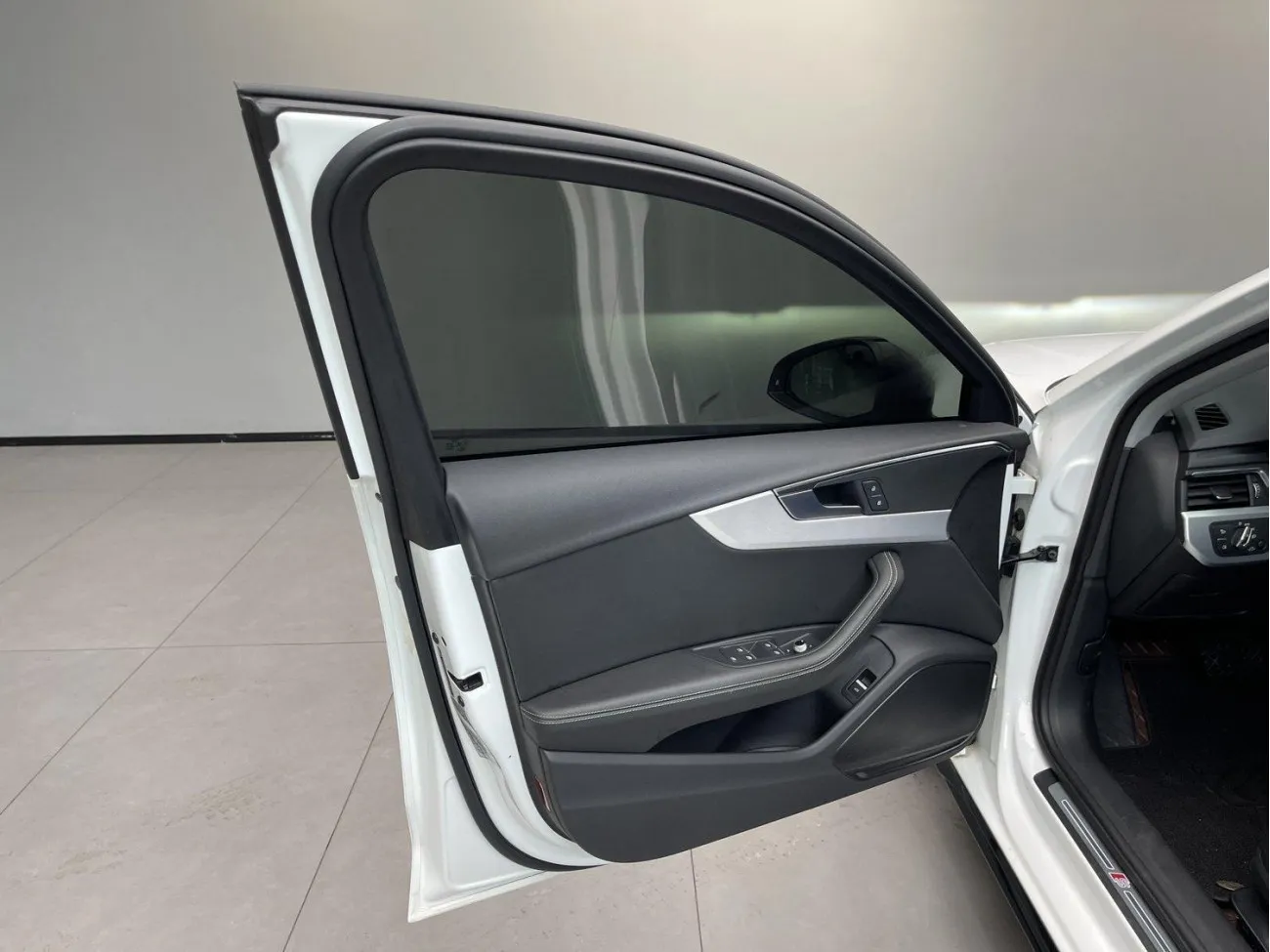 Audi A4L 40 TFSI 2023